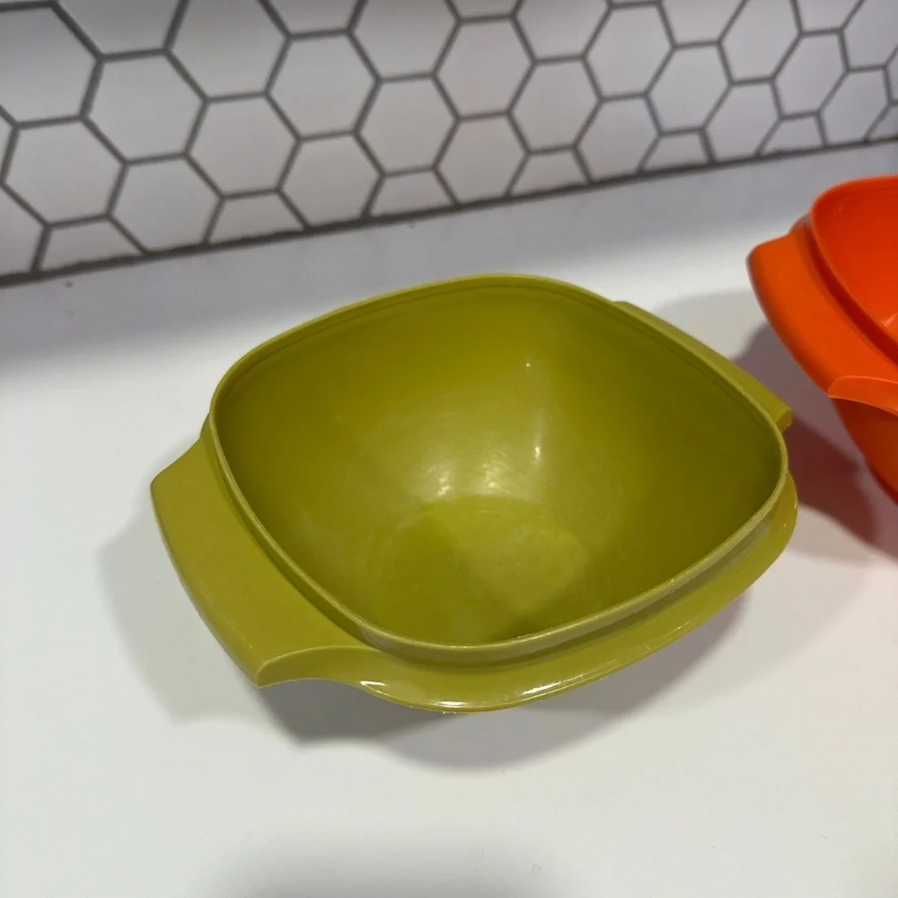 Set of two vintage Tupperware Bowls